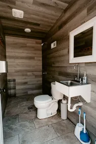 Rustic bungalow located within a campground - Image 4
