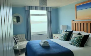 2 bedroom apartment with balcony, panoramic sea views, outisde space and parking - Image 5