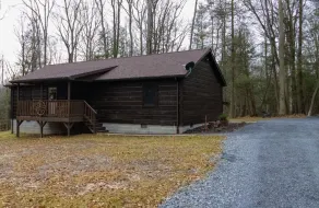 Secluded-Hot Tub-Fire Pit-Fiber internet-Near the Gorge & Parks-Pet Friendly - Image 3