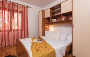 Three-Bedroom Holiday Home In Crkvice - Image 3