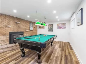 Luxury Cottage on 8 Acres of Greenery w/ Pool & Games Room! - Image 2