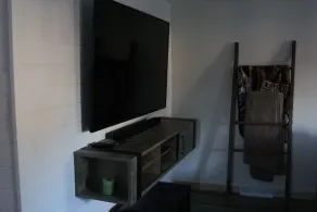 Cozy 2 bedroom home, Fast WIFI, Free Parking, BBQ - Image 2