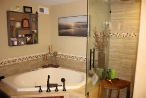 Picturesque lake home w/ separate entertainment lodge - Image 3