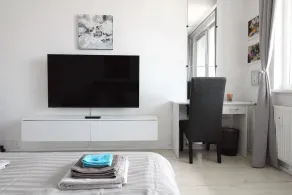 Small one room apartment with balcony - Image 5