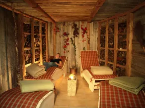 Appartement mit Kleinküche, gemütlicher Einrichtung und Balkon - Image 3
