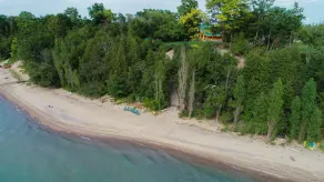 Luxury Lakefront Property w/ private beach - Image 5