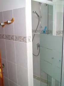 House, 1 bedroom, sleeps 2, quiet area, fully equipped - Image 3