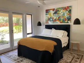 Tranquil holiday rental with all amenities. Near the bay beach and shops. - Image 4