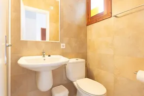 Casa vacanze 'Muro' con piscina privata vicino a Playa de Muro, Wi-Fi e aria condizionata - Image 3
