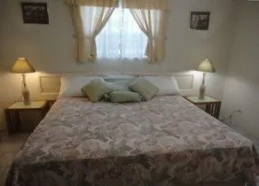 Casa de dos pisos de estilo español en la playa - Apartamento - Image 4
