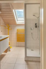 Ljus takvåning med charm - Image 4