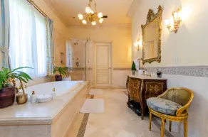 Italian Villa - Image 4