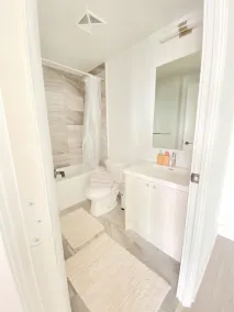 Luxurious 1 bedroom condominium - Image 4