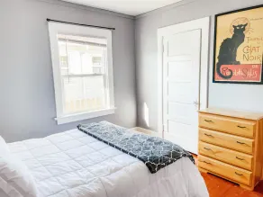 Downtown Two Bedroom Craftsman Home- 2 Minute Walk to the Plaza - Image 5