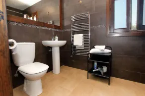 Komfortables Ferienhaus mit privatem Pool, für Wanderer oder einfach zum Entspannen! - Image 4