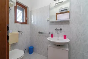 IVAN 1 with 5 bedrooms and 4 bathrooms, for up to 11 persons in Kaštela - Image 5