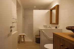 Farmhouse in a nice wine region 40 mins to Barcelona and 25 to Sitges beaches. - Image 2