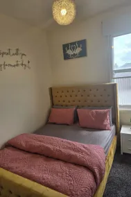 2 Bed - Sleeps 6 - Private Balcony - City Centre - Image 3