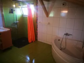 COMFORTABLE FAMILY HOME - Image 4