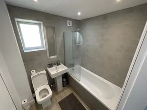 3 Bedroom New House with Wi-Fi Sleep 5 By Home Away From Home - A - Image 3
