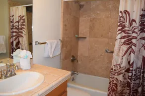 Budget Friendly, Condo Standard avec courte promenade de la plage - Image 2