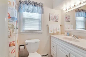 Great Beach Bungalow, steps from the ocean!! Free Wifi & Beach Tags!! - Image 3