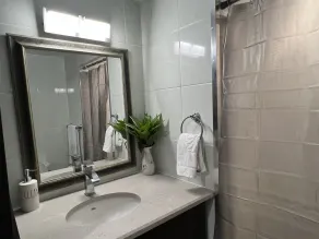 Comfortable, Private Bachelor Studio - Image 4
