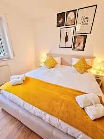 Bright 2 bedrooms flat w parking&balcont - Image 5