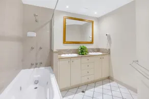 Linaria Lakes - Tropical Resort Apartment | Pools & Gardens | Near CBD & Reef - Image 2