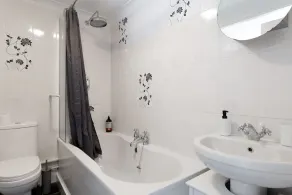 Cosy Brighton Apt | Walk to Stations | Quiet Area - Image 2