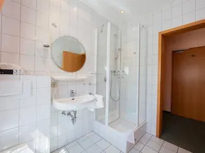 Heidsmühle, Hotel-Café-Restaurant - Chuveiro duplo / WC - Image 2
