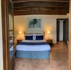 Provençal Villa with Spectacular Views and Private Pool, Sleeps 6 - 10 - Image 2