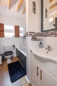 Stunning- The Nautilus Bungalow Cowes IOW - Image 2