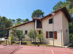 Beautiful villa with swimming pool, fronton and mini-tennis in a residential area - Image 2