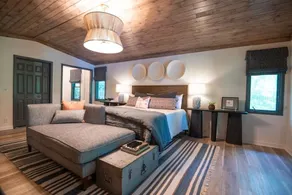 Chic Cricket Cottage | Lake Martin Home w/ Dock - Image 4