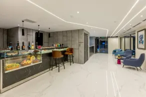 Coast Hotel - Image 4