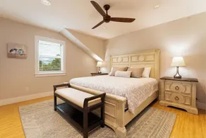 OFF THE HOOK - 3 Bedroom / 3 Bathroom W/ Pool & Parking - Image 5