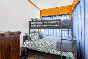 Waterfront and Spacious - Taunton Bay Galley Apartment - Image 5