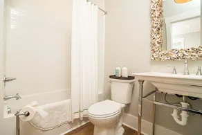 Hobbs Realty - Spend many an “Oh Happy Day” when you enjoy this charming home with a pool. - Image 4