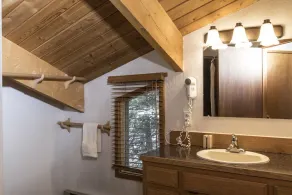 Unité supérieure de 4 chambres, 2 salles de bain, vue montagne - Image 3