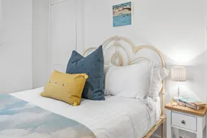 Private garden & central location  within 5 min walk of town - Image 5