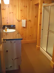 Lakeside Cottage with all the amenities - Image 3