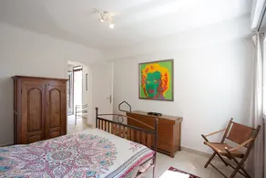 Characterful house with a garden and a swimming pool - Image 3