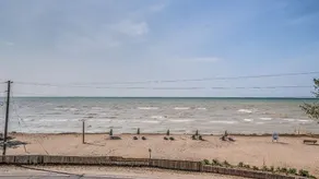 Beach House - Image 4