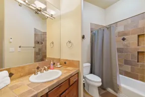 \" Santa Fe Style\" 4bedrooms, Hot tub and Pets Welcome, 5G Fiber WiFi ! - Image 4