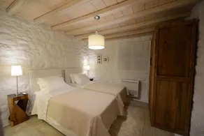 Luxury 4 Bedroom Villa with Pool - Image 3
