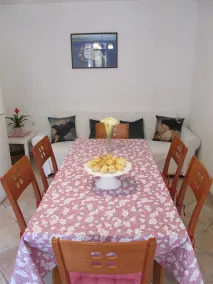 Vintage 3-Bedroom Apartment - Image 5
