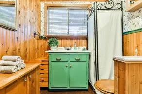 🌿 Boho-rustic retreat in nature with panoramic lakefront & mountain views - Image 3