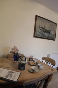 To værelses sommerhus i åbent landskab stor have - Image 4