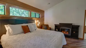 Rogue Keystone Lodge- River Front Views/Spa/Sleeps 7 - Image 4